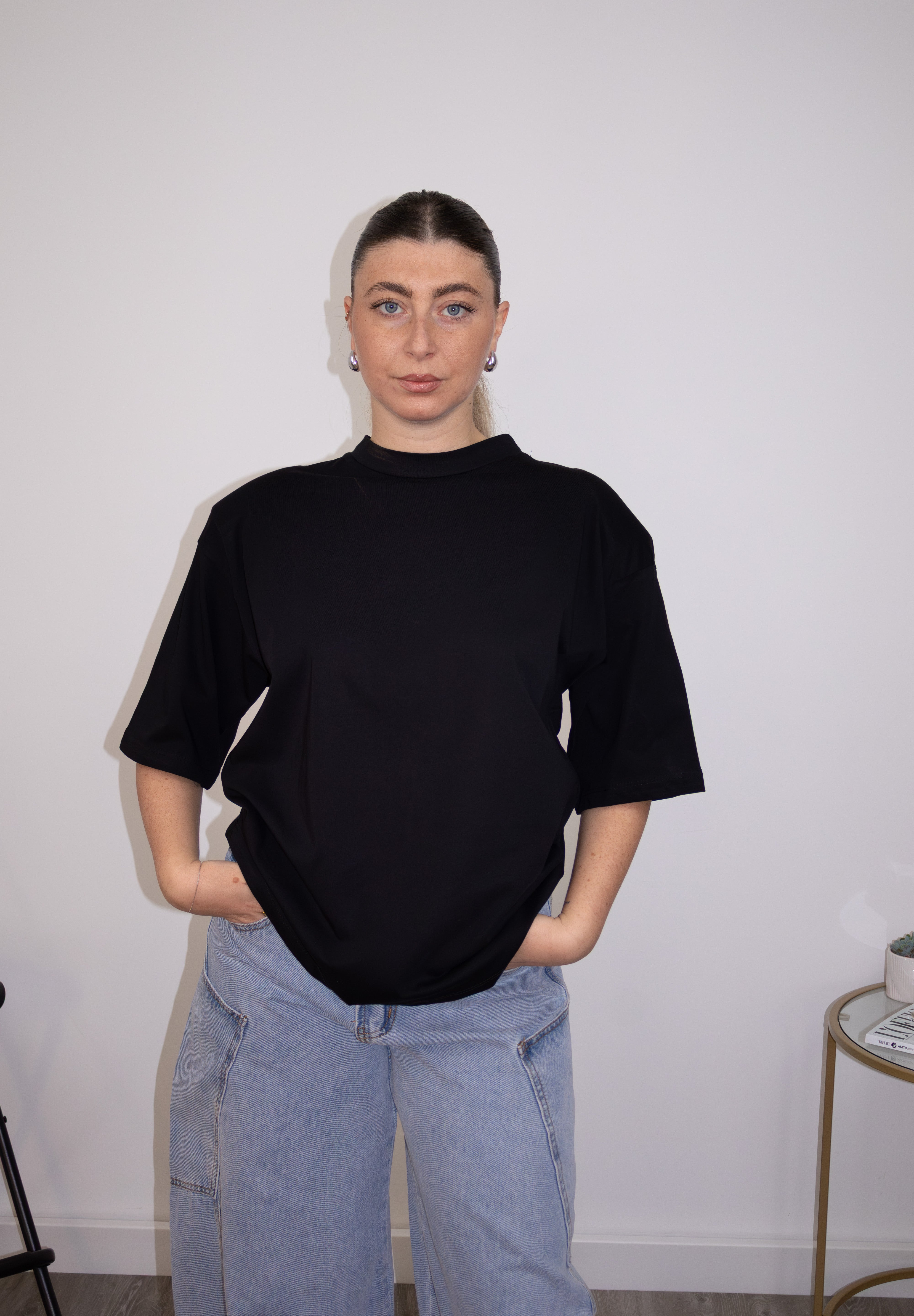 Camiseta blanca oversize con hombreras