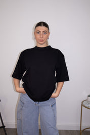 Weißes Oversize-T-Shirt mit Schulterpolstern