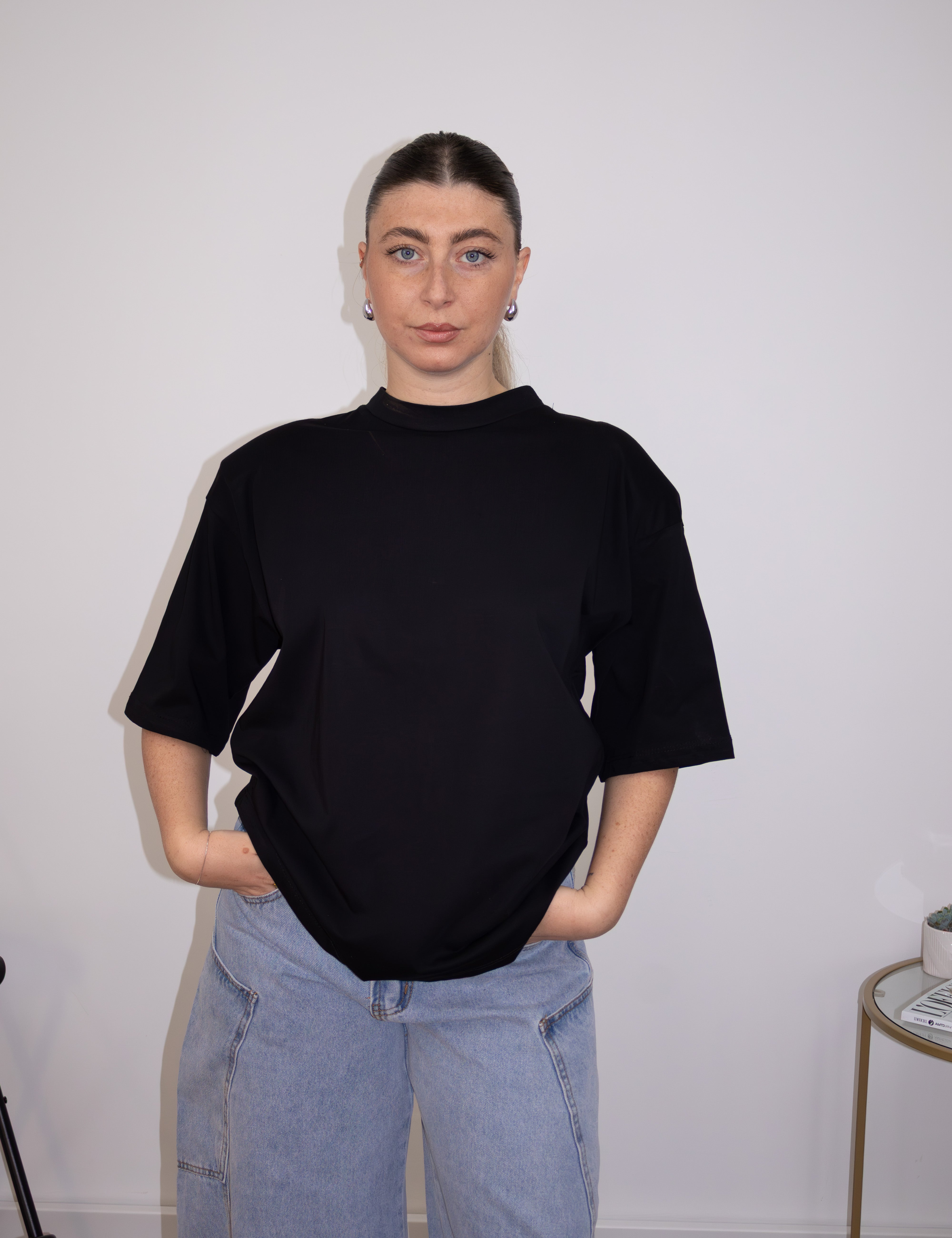 T-shirt over con spalline