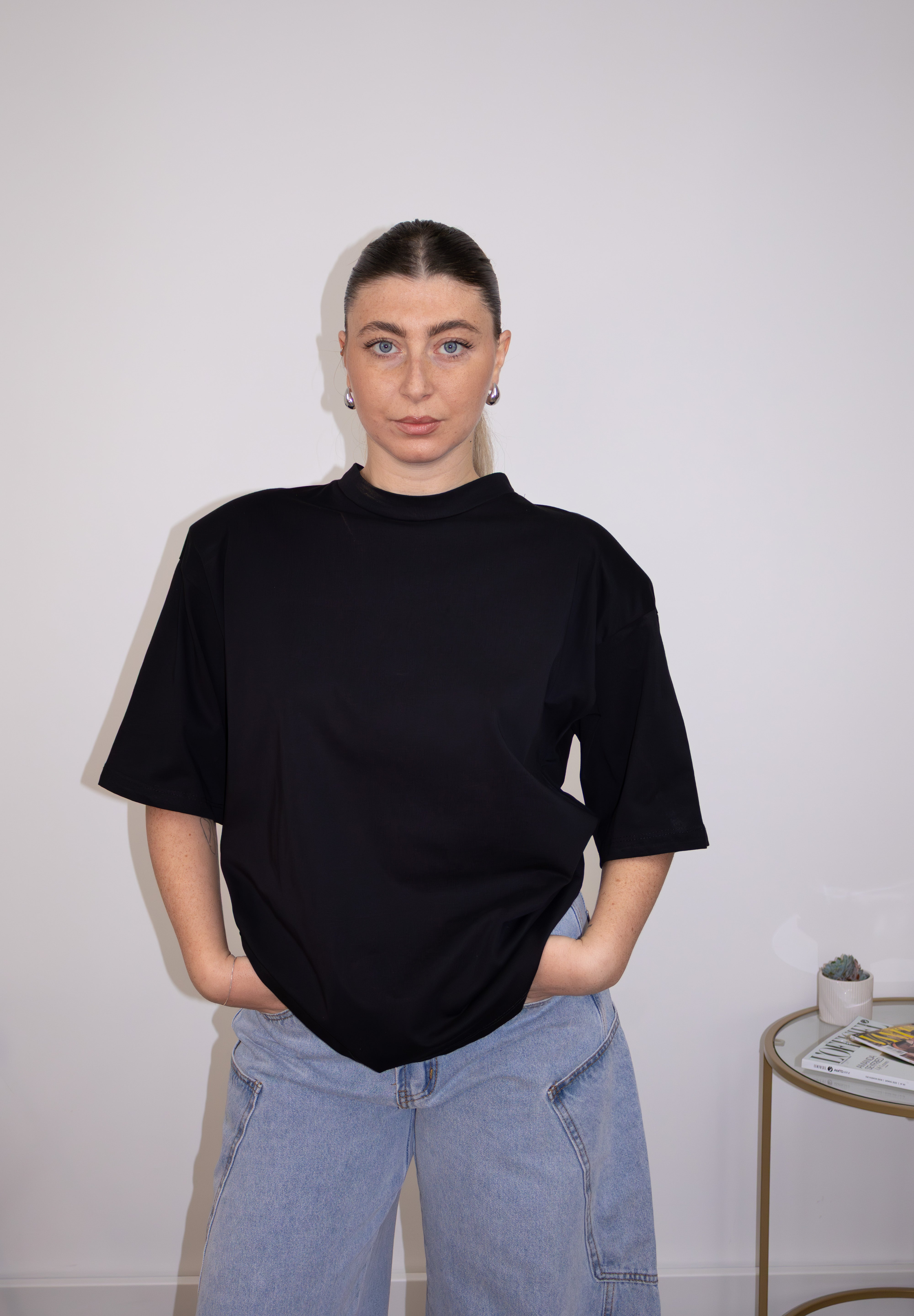 Weißes Oversize-T-Shirt mit Schulterpolstern